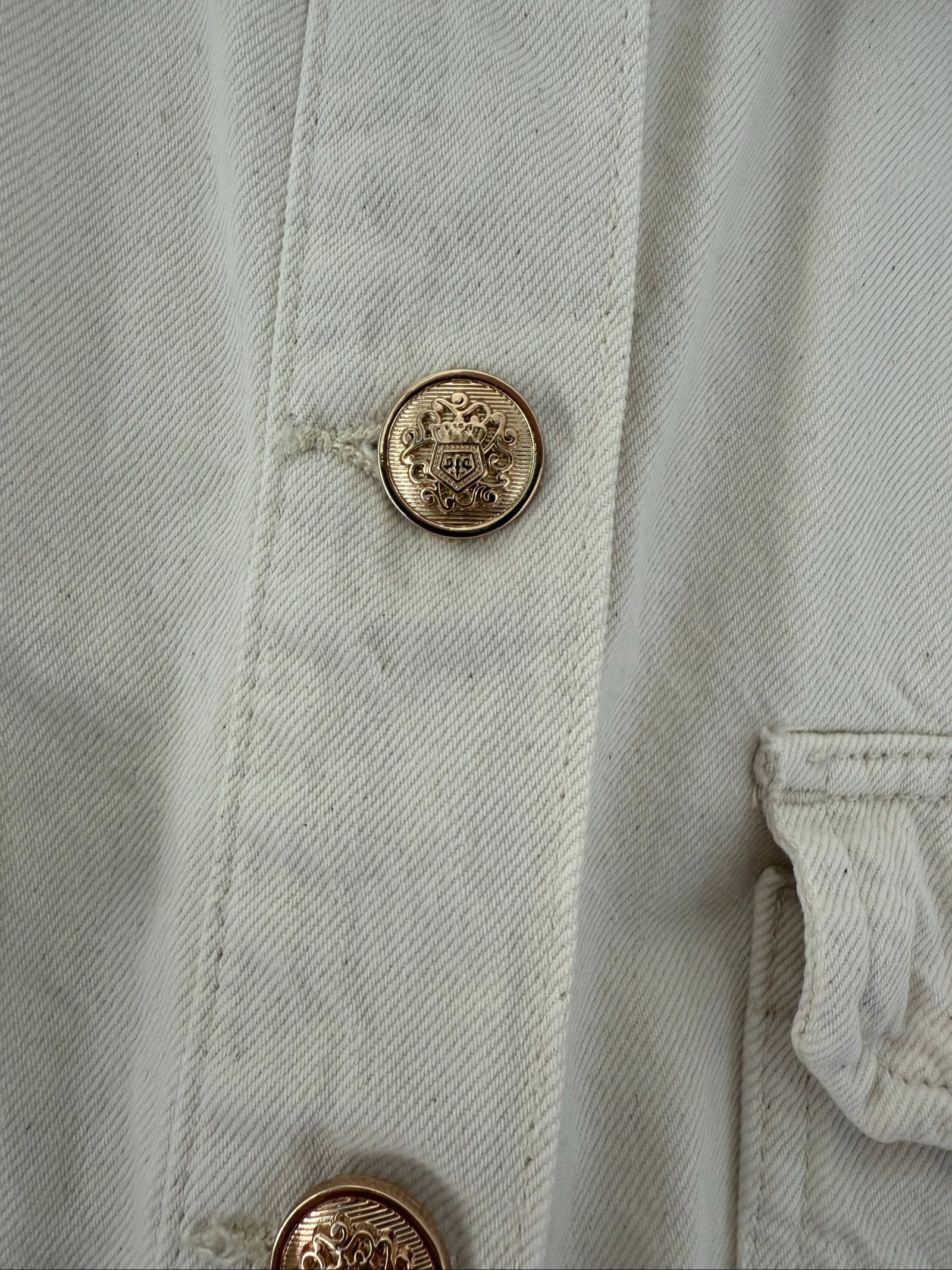 Chaqueta vaquera crema con botones dorados - Kiabi - XL – photo 3